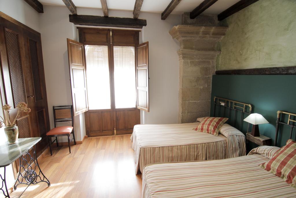 Vivienda Turistica Yamaries Hotel Úbeda Exterior foto